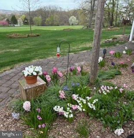 1092 PALM HILL RD, Palm, PA 18070