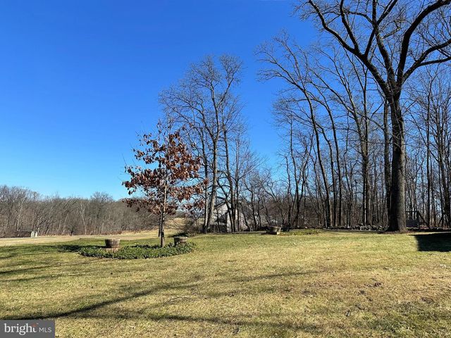 1092 PALM HILL RD, Palm, PA 18070