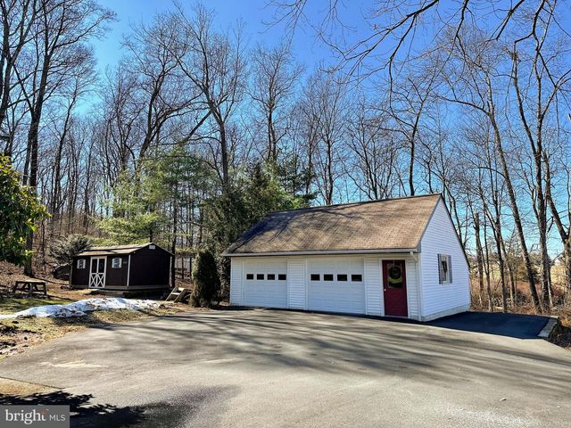 1092 PALM HILL RD, Palm, PA 18070