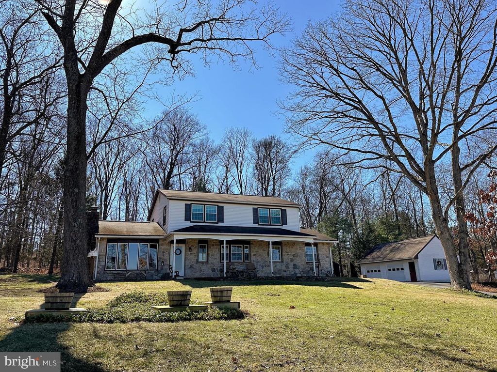 1092 PALM HILL RD, Palm, PA 18070