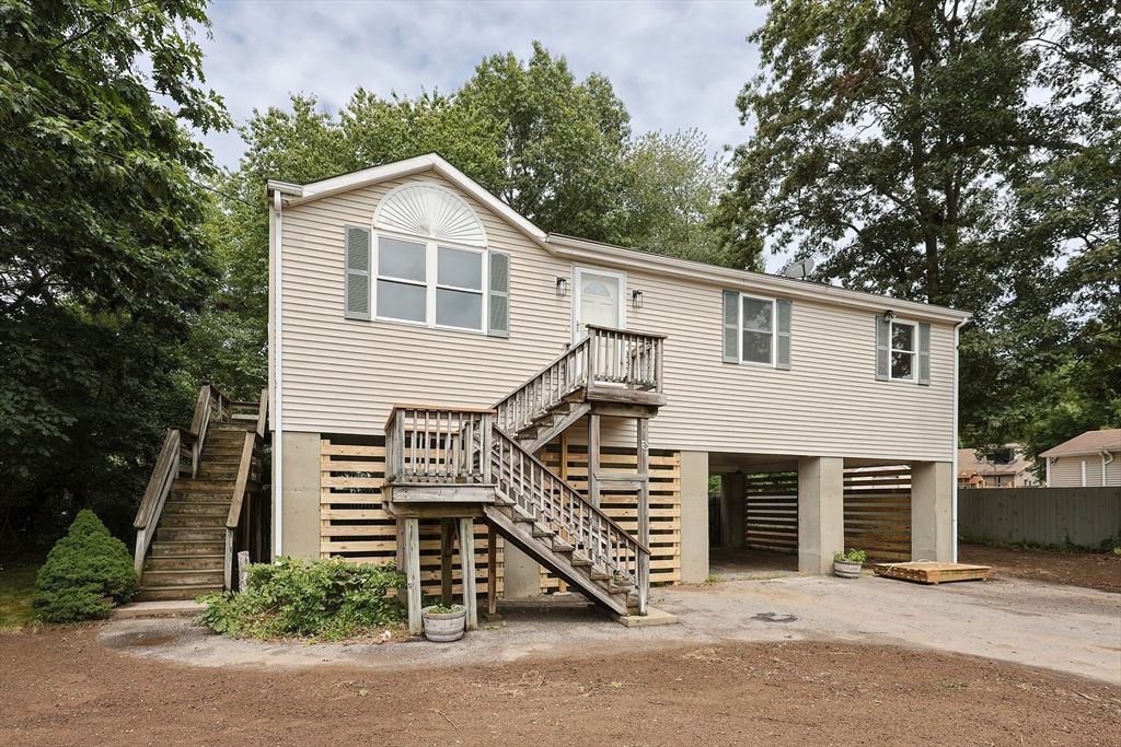 5 E Public St, Freetown, MA 02702