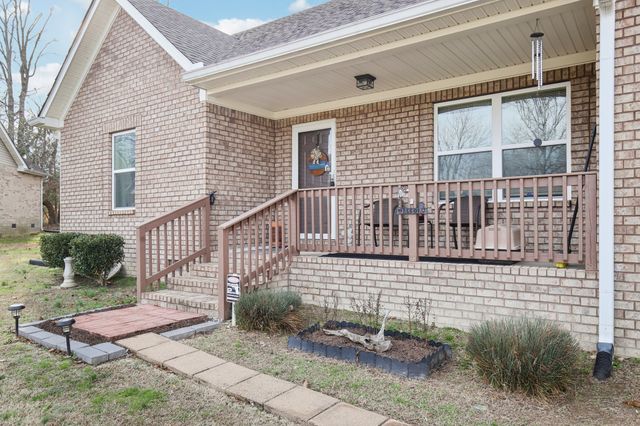 104 Jollie Ln, Westmoreland, TN 37186