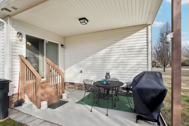 104 Jollie Ln, Westmoreland, TN 37186