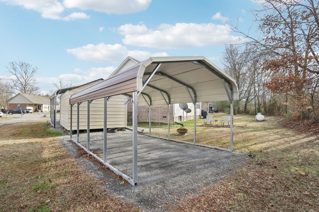 104 Jollie Ln, Westmoreland, TN 37186