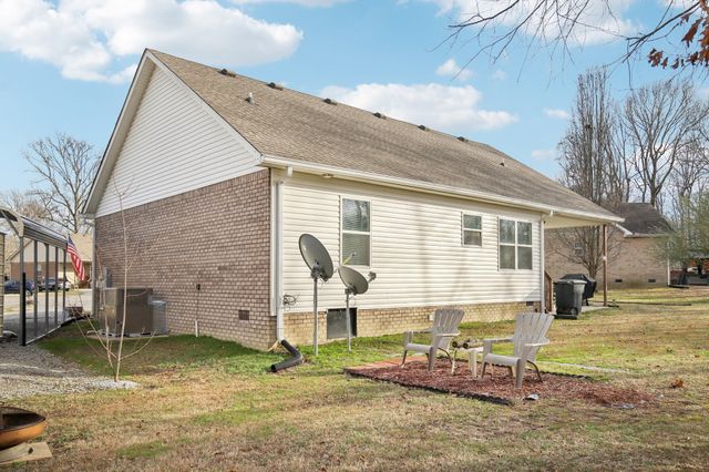 104 Jollie Ln, Westmoreland, TN 37186