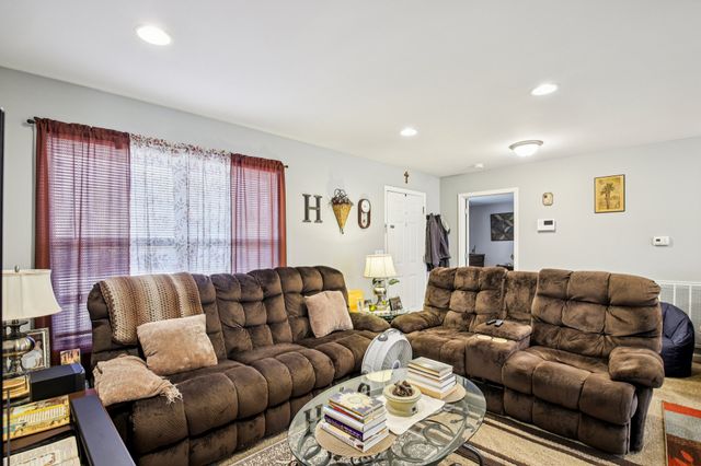 104 Jollie Ln, Westmoreland, TN 37186