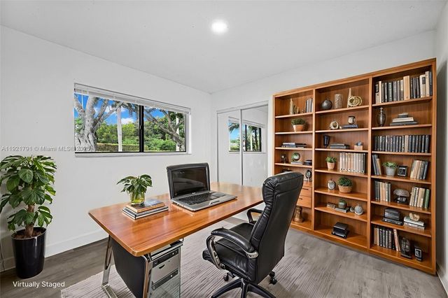 453 Lakeview Dr 1, Weston, FL 33326