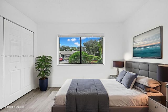 453 Lakeview Dr 1, Weston, FL 33326