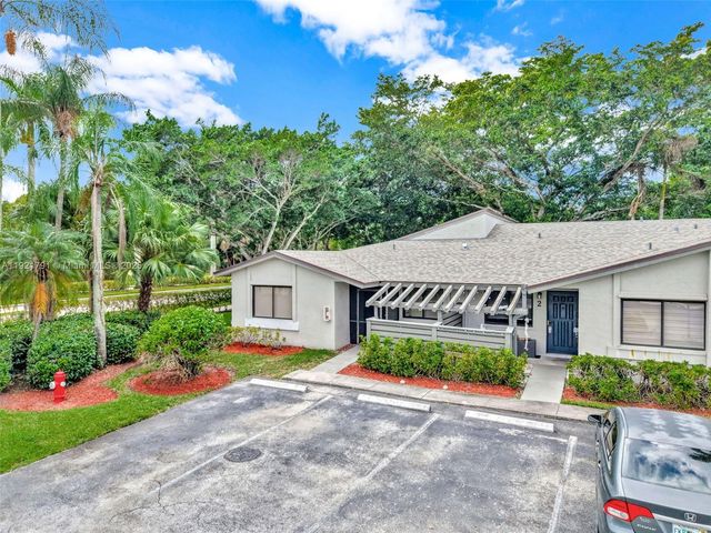 453 Lakeview Dr 1, Weston, FL 33326