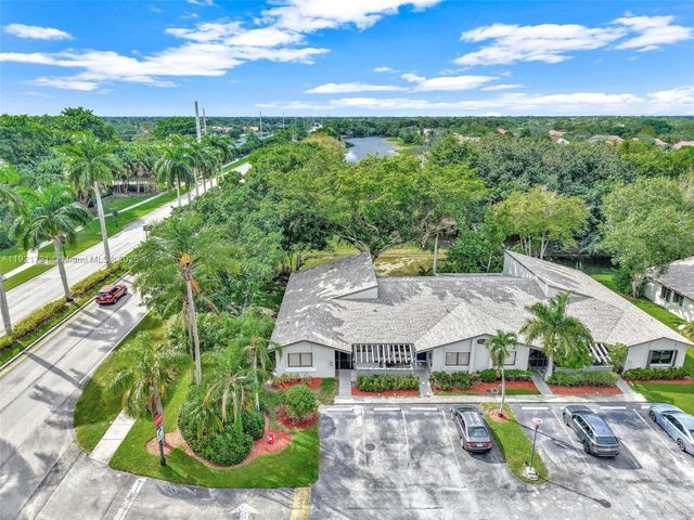 453 Lakeview Dr 1, Weston, FL 33326