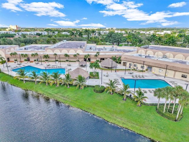 453 Lakeview Dr 1, Weston, FL 33326