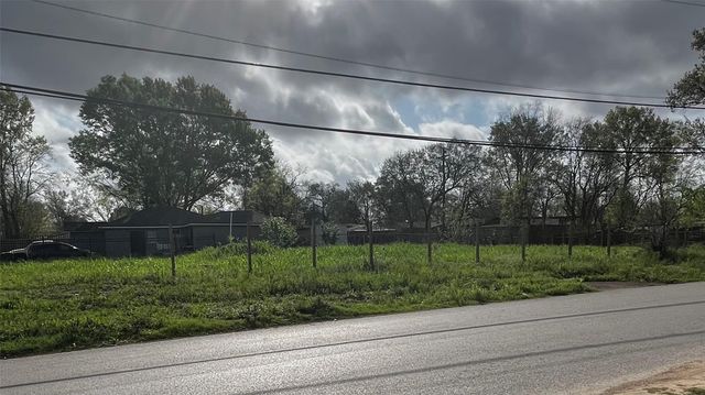 5102 Dieppe Street, Houston, TX 77033