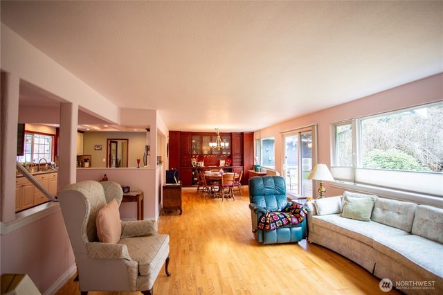 1825 Forest Hill Drive SE, Olympia, WA 98501