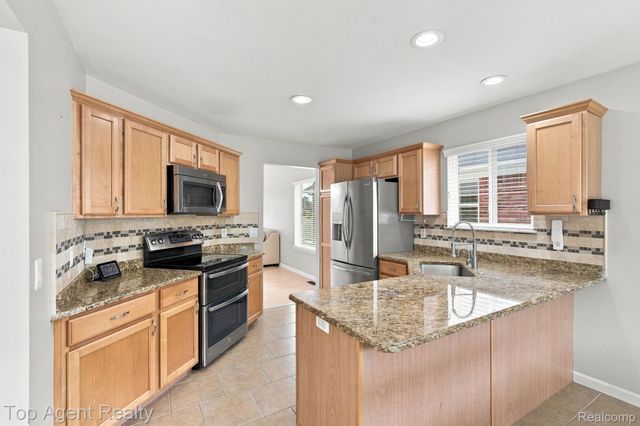 40580 Long Horn Drive, Sterling Heights, MI 48313