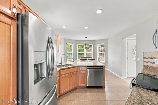 40580 Long Horn Drive, Sterling Heights, MI 48313
