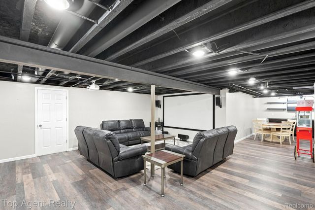 40580 Long Horn Drive, Sterling Heights, MI 48313
