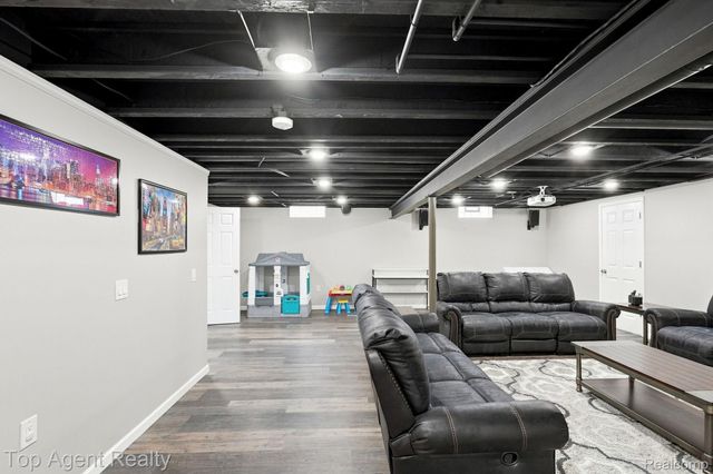 40580 Long Horn Drive, Sterling Heights, MI 48313