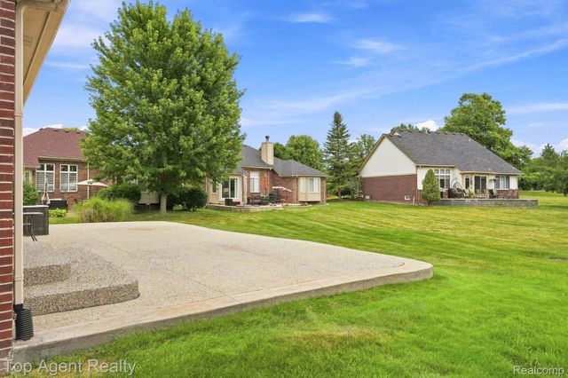 40580 Long Horn Drive, Sterling Heights, MI 48313