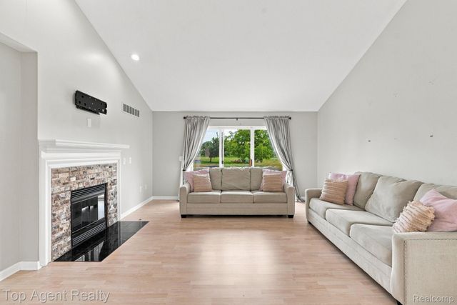 40580 Long Horn Drive, Sterling Heights, MI 48313