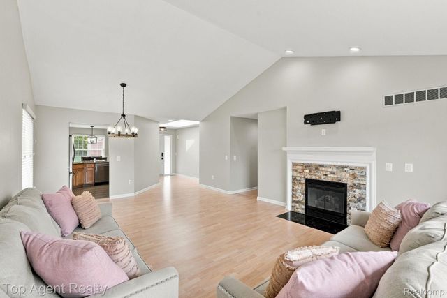 40580 Long Horn Drive, Sterling Heights, MI 48313