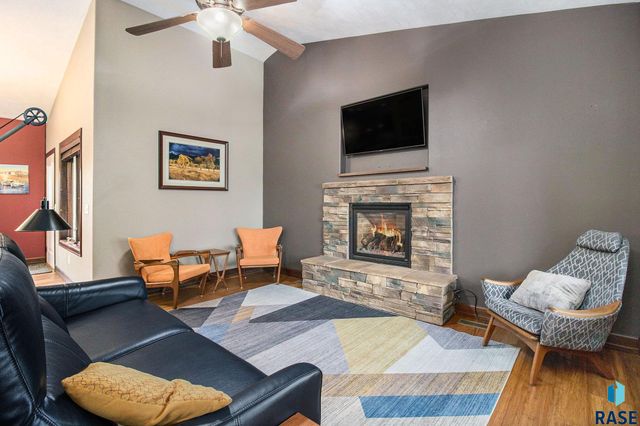 1604 S Kinderhook Ave Avenue, Sioux Falls, SD 57106