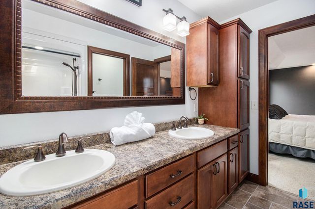 1604 S Kinderhook Ave Avenue, Sioux Falls, SD 57106