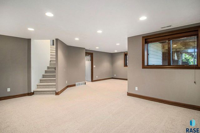 1604 S Kinderhook Ave Avenue, Sioux Falls, SD 57106