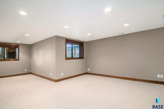 1604 S Kinderhook Ave Avenue, Sioux Falls, SD 57106