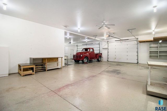 1604 S Kinderhook Ave Avenue, Sioux Falls, SD 57106