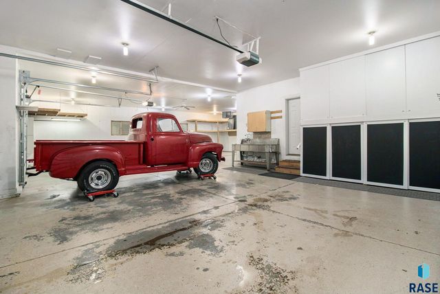 1604 S Kinderhook Ave Avenue, Sioux Falls, SD 57106