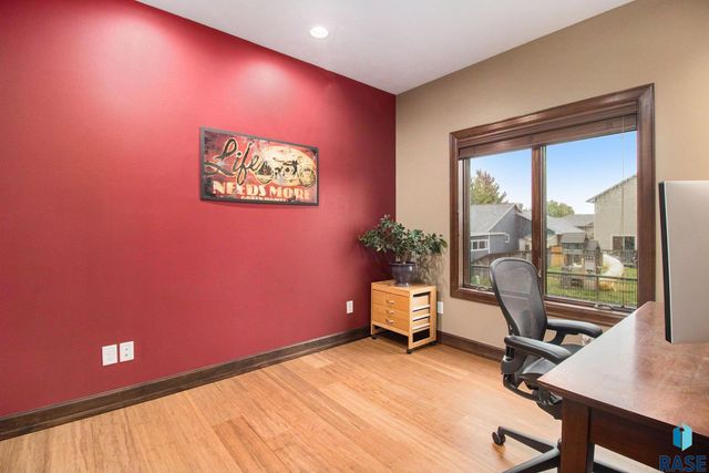 1604 S Kinderhook Ave Avenue, Sioux Falls, SD 57106