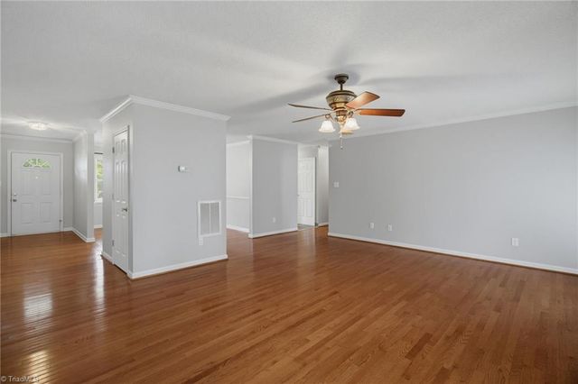 521 Lowergate Lane, Kernersville, NC 27284