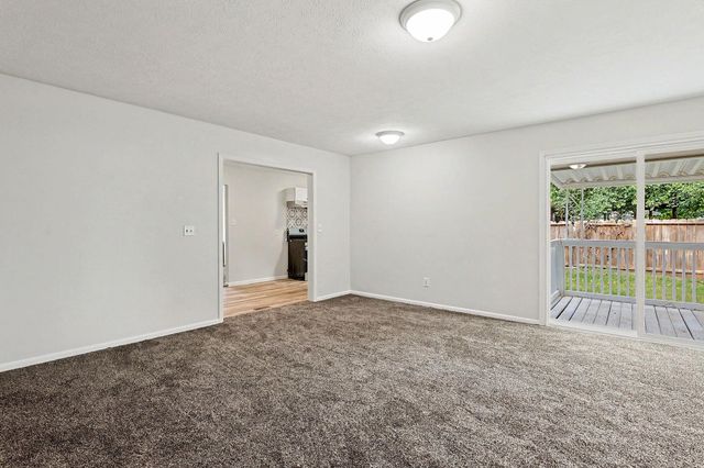 617 W 4th, Haysville, KS 67060