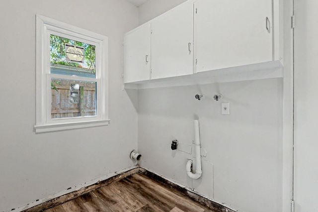 617 W 4th, Haysville, KS 67060
