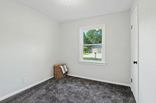 617 W 4th, Haysville, KS 67060