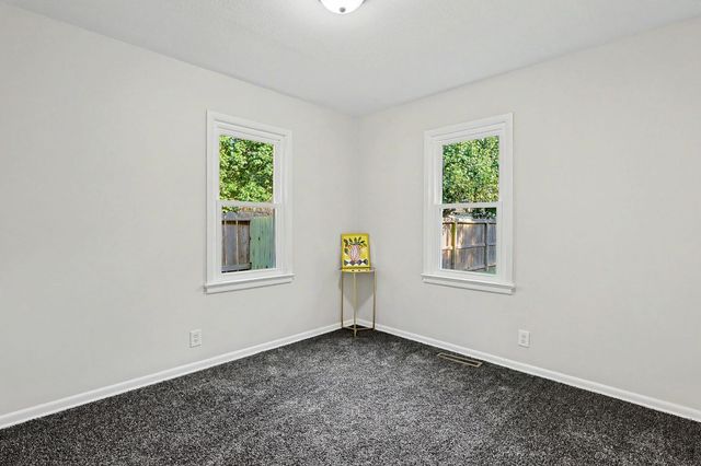 617 W 4th, Haysville, KS 67060