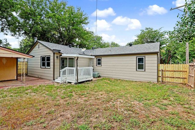 617 W 4th, Haysville, KS 67060