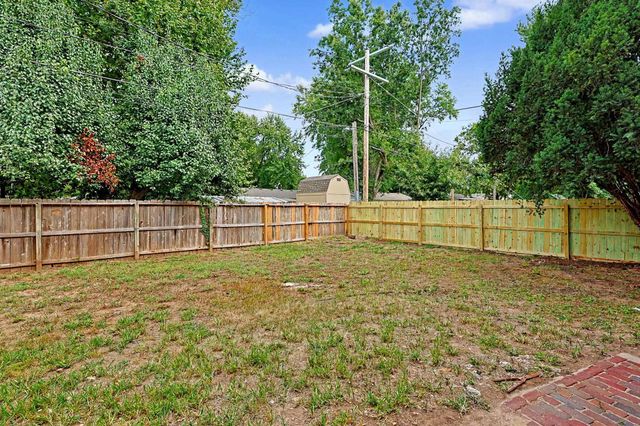 617 W 4th, Haysville, KS 67060