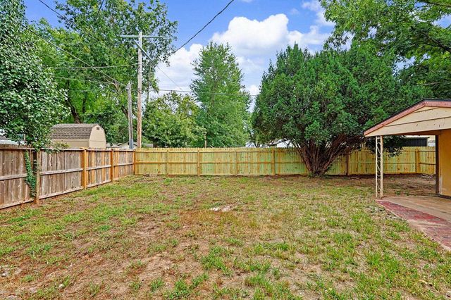 617 W 4th, Haysville, KS 67060