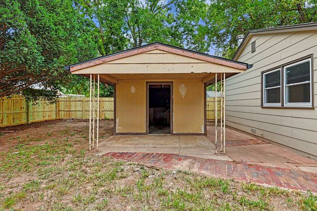 617 W 4th, Haysville, KS 67060