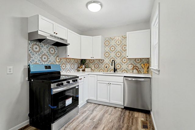 617 W 4th, Haysville, KS 67060