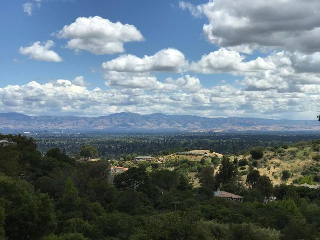 22301 Rolling Hills Road, Saratoga, CA 95070