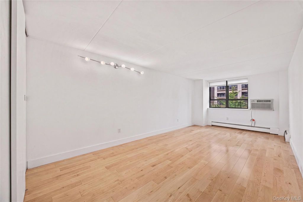 220 Manhattan Avenue 2N, New York (manhattan), NY 10025 — photo 2