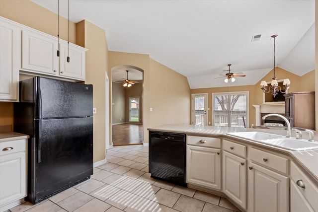 8955 RIVER PINE DR, Cordova, TN 38016