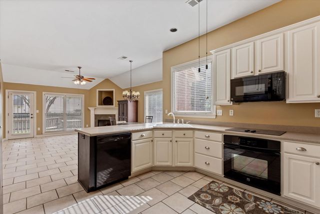 8955 RIVER PINE DR, Cordova, TN 38016