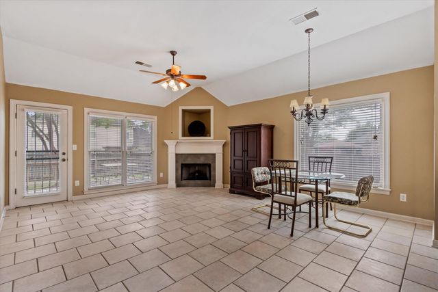 8955 RIVER PINE DR, Cordova, TN 38016