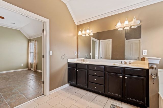 8955 RIVER PINE DR, Cordova, TN 38016