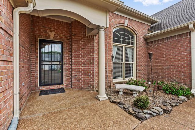 8955 RIVER PINE DR, Cordova, TN 38016