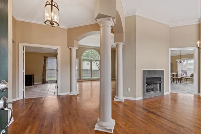 8955 RIVER PINE DR, Cordova, TN 38016