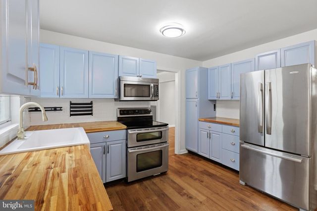 36 MIDLAND DR, Newark, DE 19713